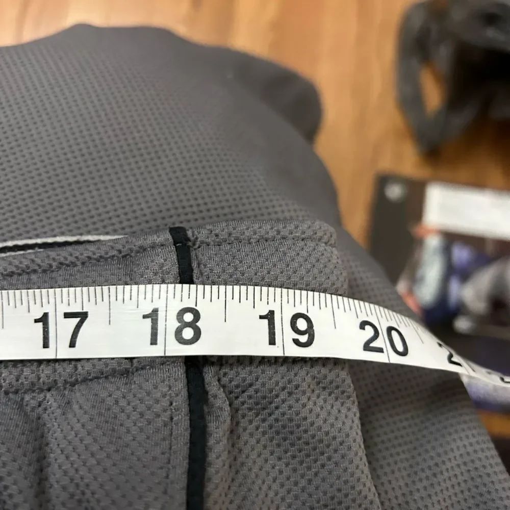 Under Armour Performance Shorts - Picture 5 of 5